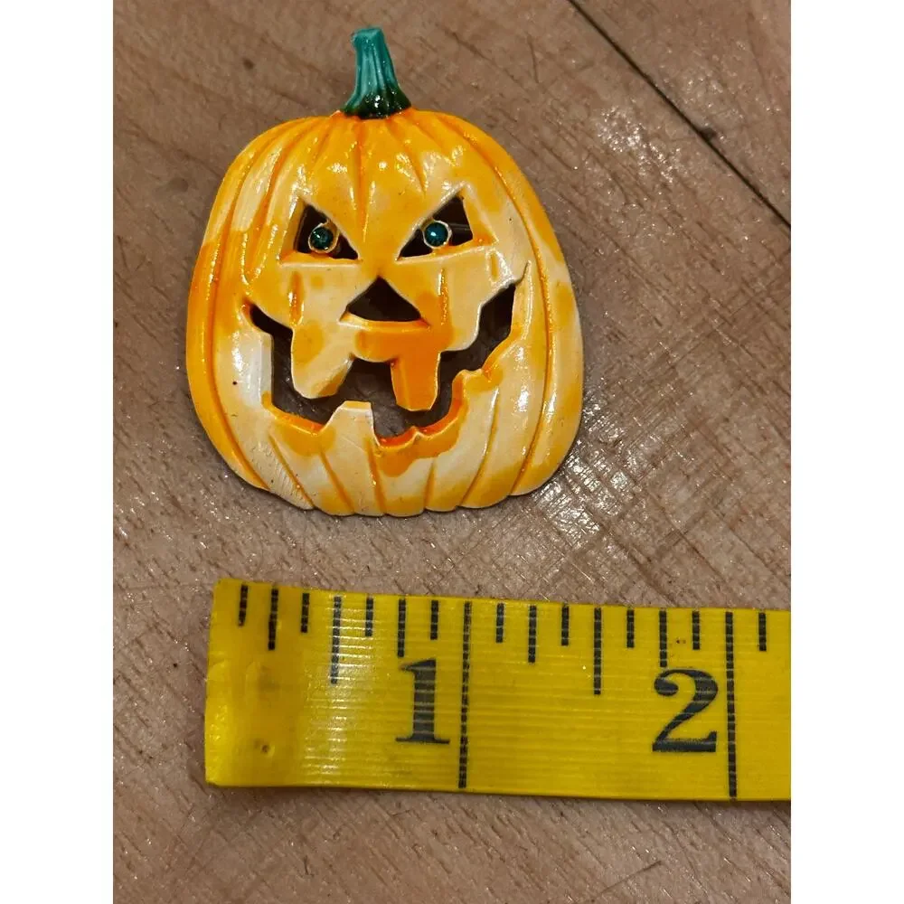 Vintage 80s Jack-o-Lantern Pumpkin Enamel Pin from JJ